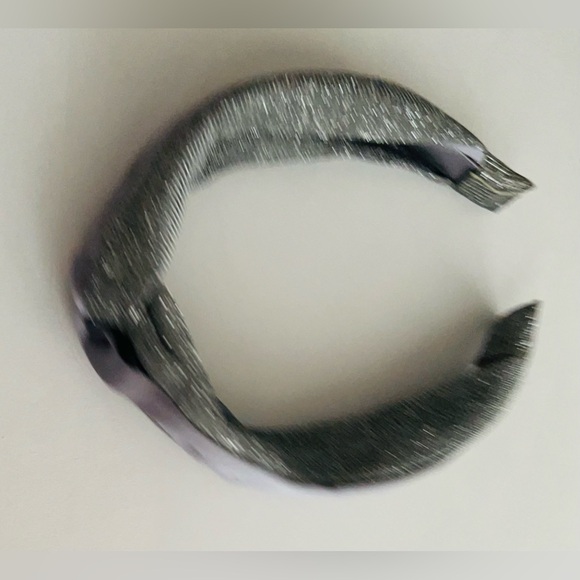 New Glamsquad Silver and Silver Glitter Pleated Knot Fabric Headband Knot GSQ - Picture 2 of 12